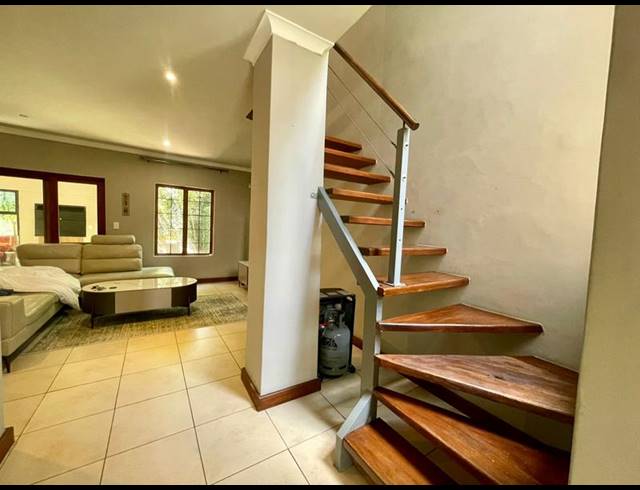 3 BEDROOM TOWNHOUSE FOR SALE IN MENLO PARK